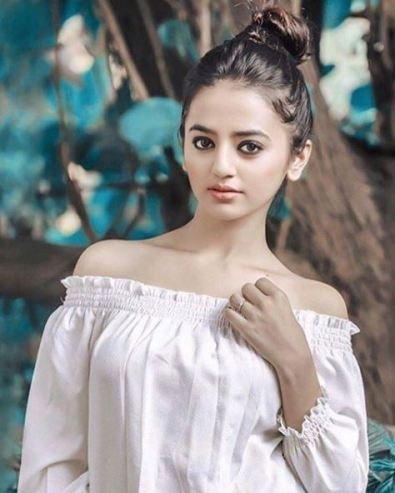 Helly Shah Indian television actress Wiki ,Bio, Profile, Unknown Facts and Family Details revealed